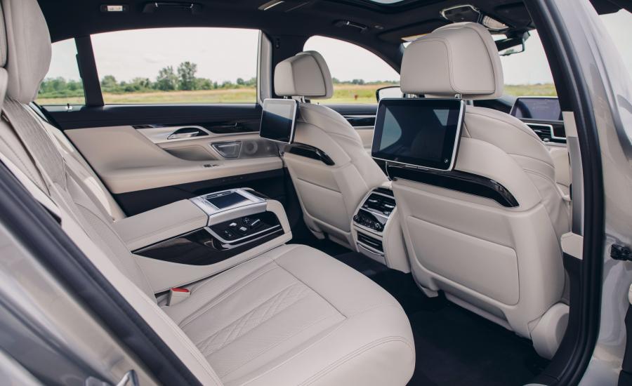 Интерьер BMW 745e xDrive M Sport (G11) 2019 года  (NA) (фото 26 из 32)
